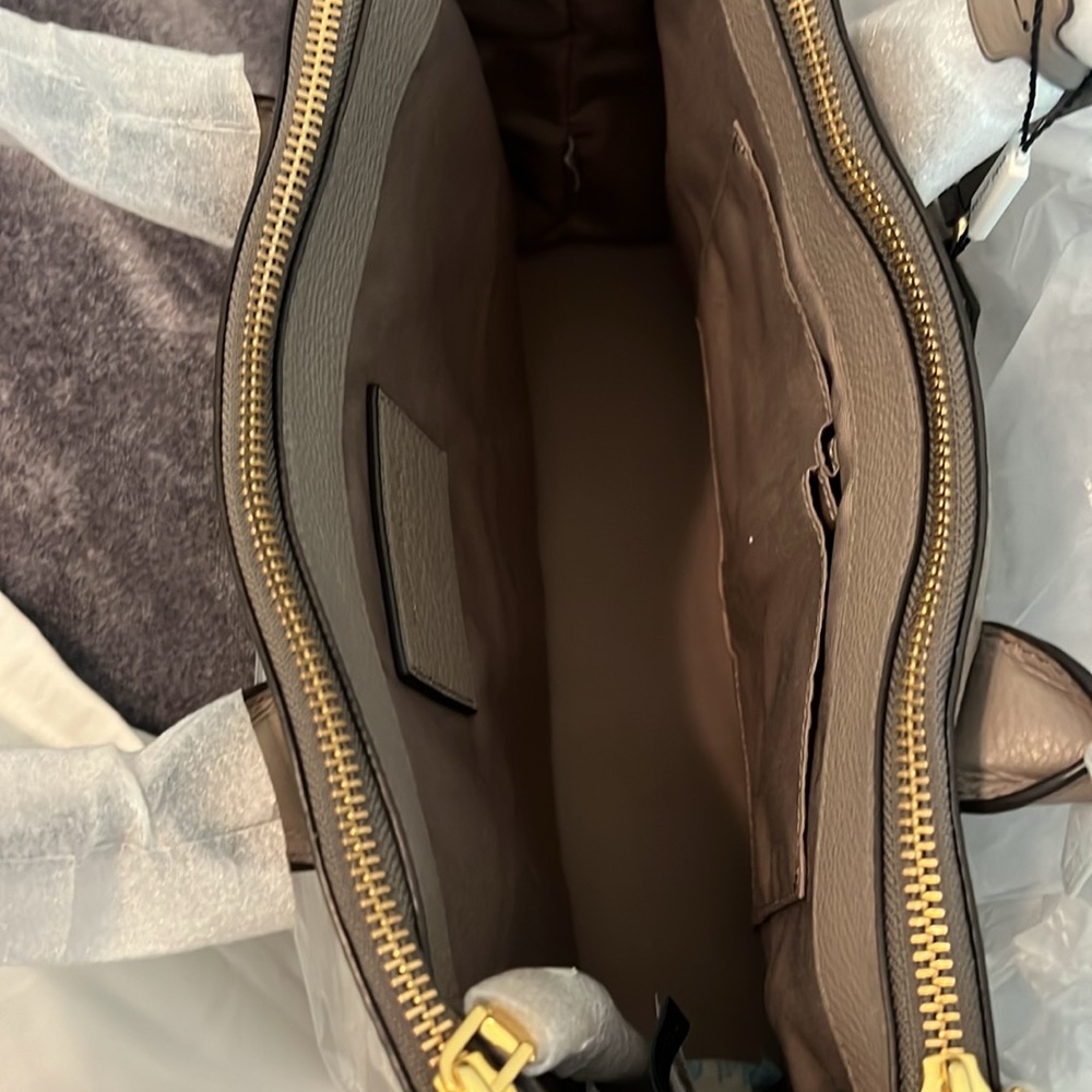Marc Jacob Handbag. - Picture 3 of 12